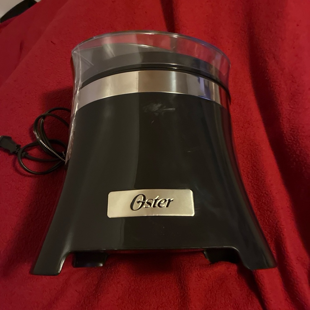 Oster Black Appliance with Silver Detail
Yogurt maker
